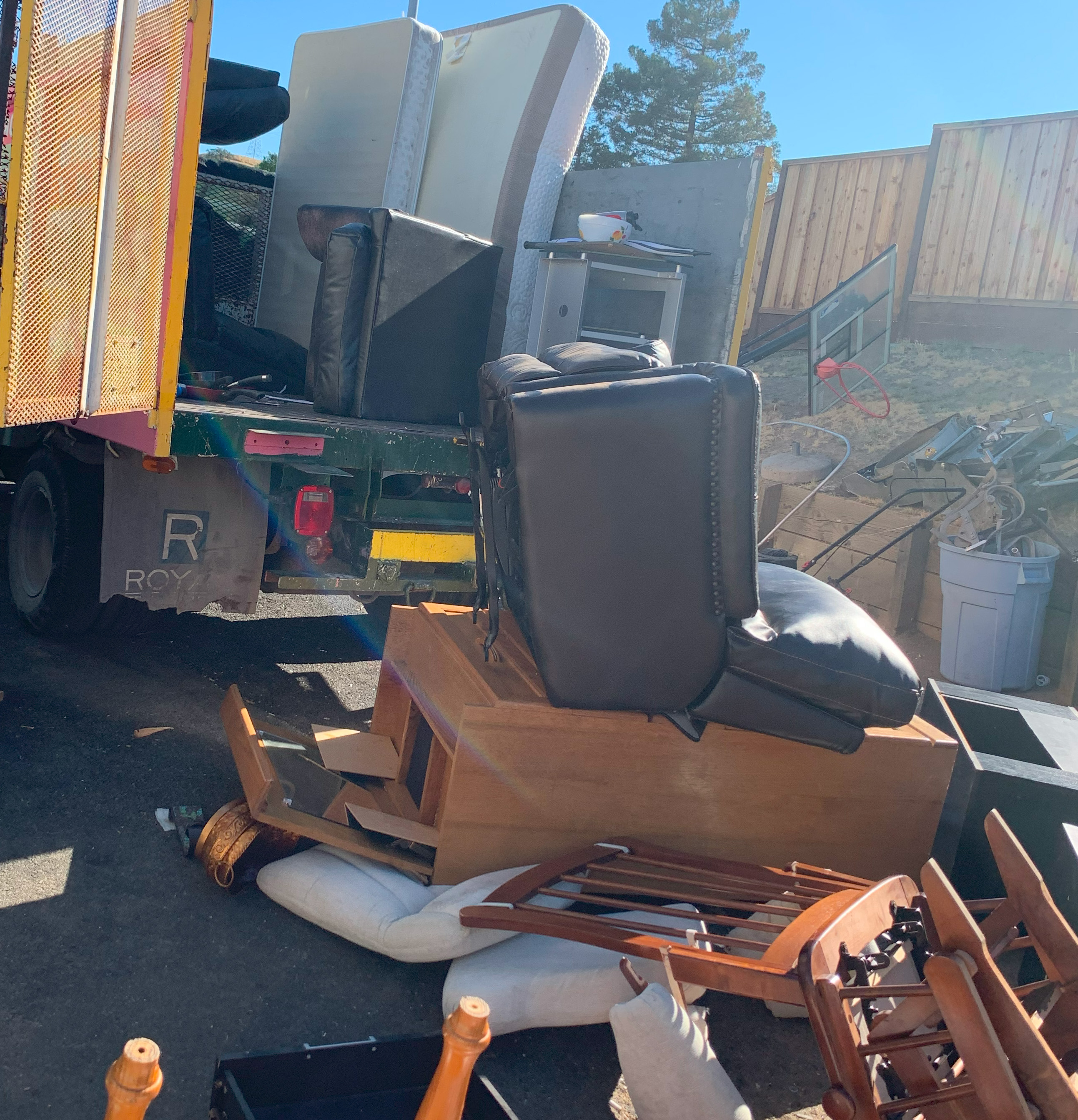 Furniture Removal for a Clutter-Free Home